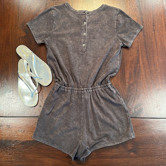FOREVER 21 gray playsuit / romper - Picture 3 of 5